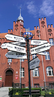 Rathaus Tczew, Wegweiser zu den Partnerstädten